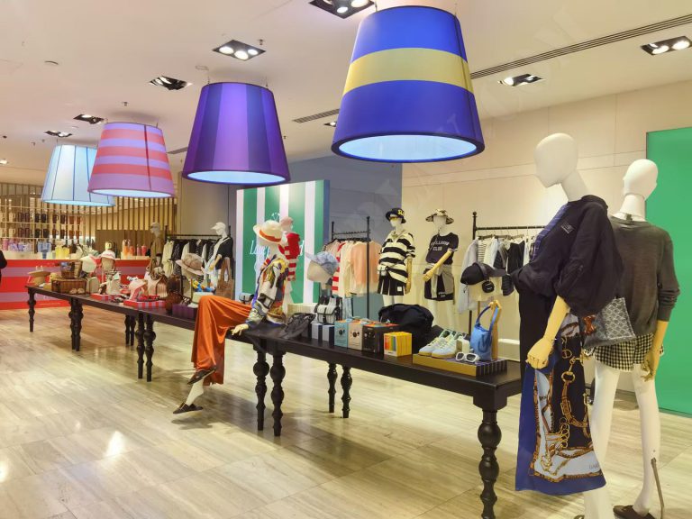 window display, store decoration, gold printing, silver printing, lenticular printing, advertising installation, creative solutions, retail brands, display stands, specialized printing