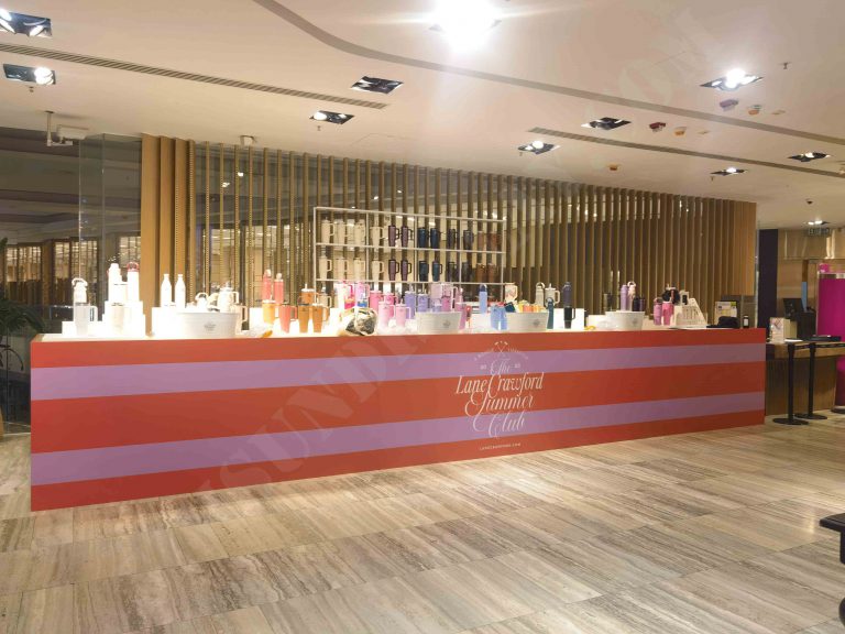 window display, store decoration, gold printing, silver printing, lenticular printing, advertising installation, creative solutions, retail brands, display stands, specialized printing