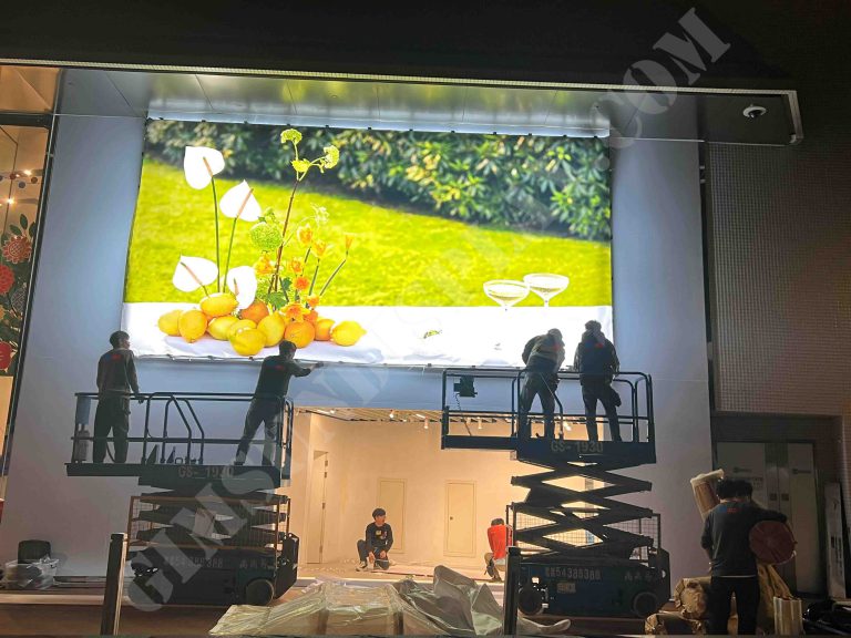 window display, store decoration, gold printing, silver printing, lenticular printing, advertising installation, creative solutions, retail brands, display stands, specialized printing