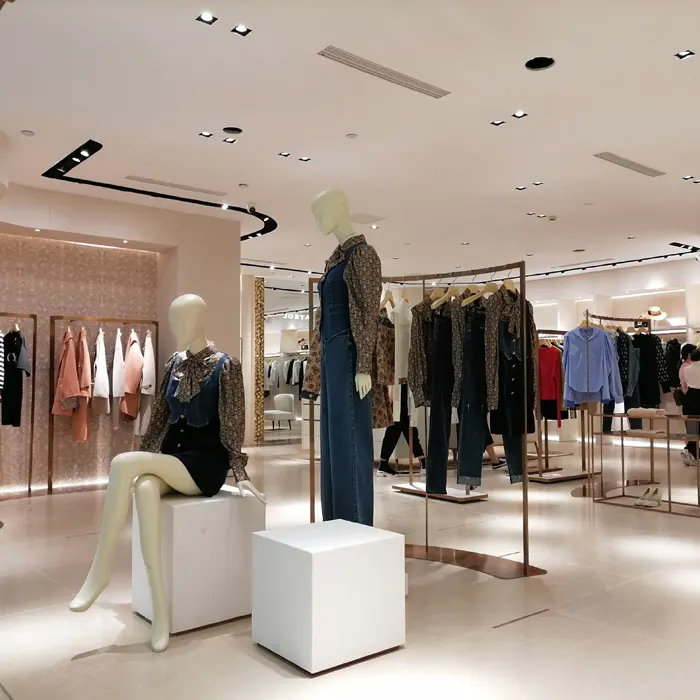 window display, store decoration, gold printing, silver printing, lenticular printing, advertising installation, creative solutions, retail brands, display stands, specialized printing