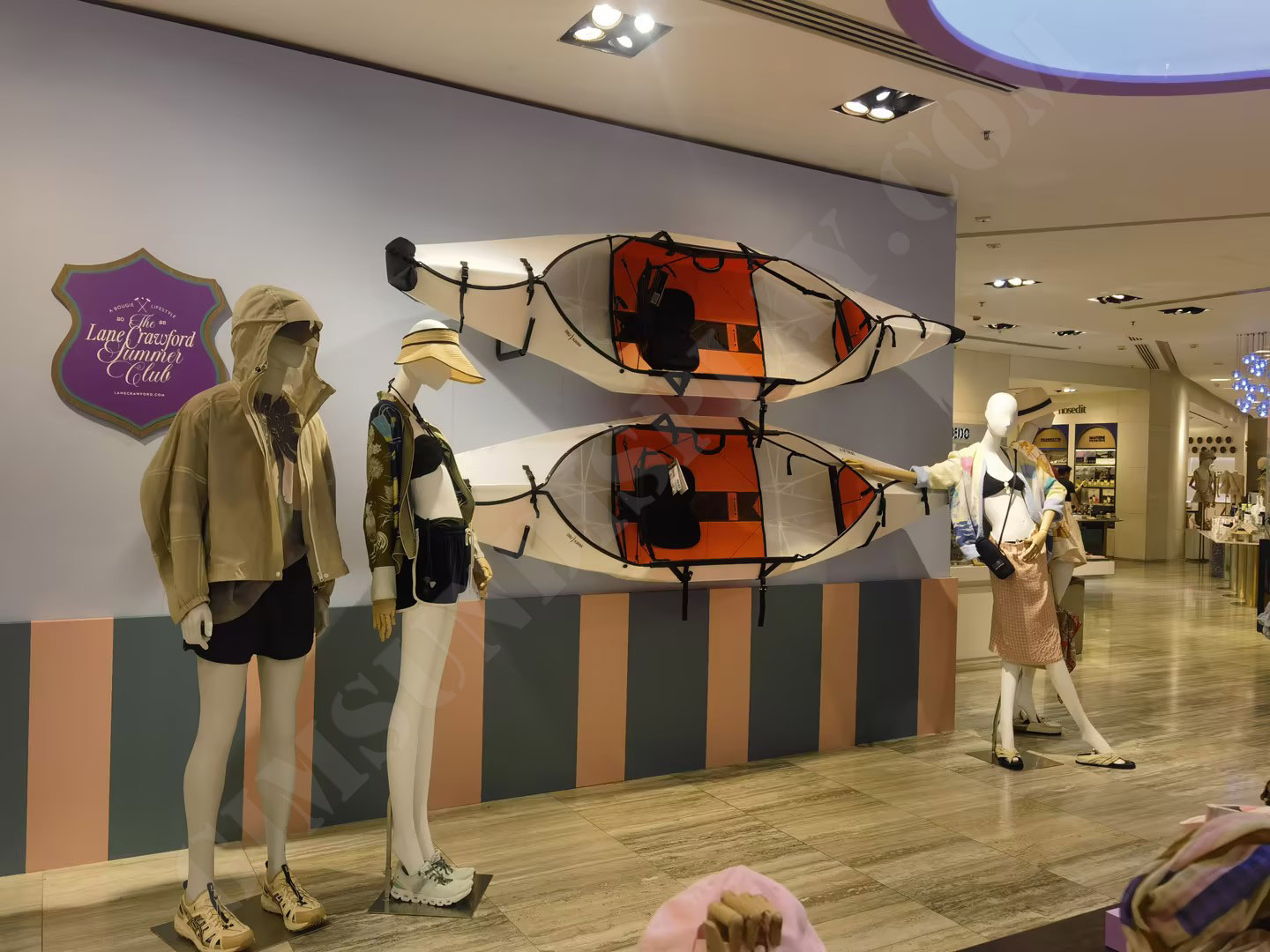 window display, store decoration, gold printing, silver printing, lenticular printing, advertising installation, creative solutions, retail brands, display stands, specialized printing