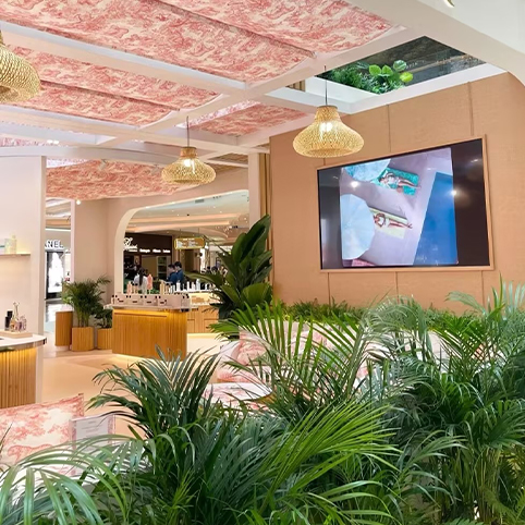 window display, store decoration, gold printing, silver printing, lenticular printing, advertising installation, creative solutions, retail brands, display stands, specialized printing