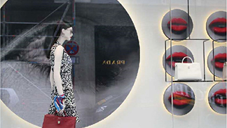 window display, store decoration, gold printing, silver printing, lenticular printing, advertising installation, creative solutions, retail brands, display stands, specialized printing