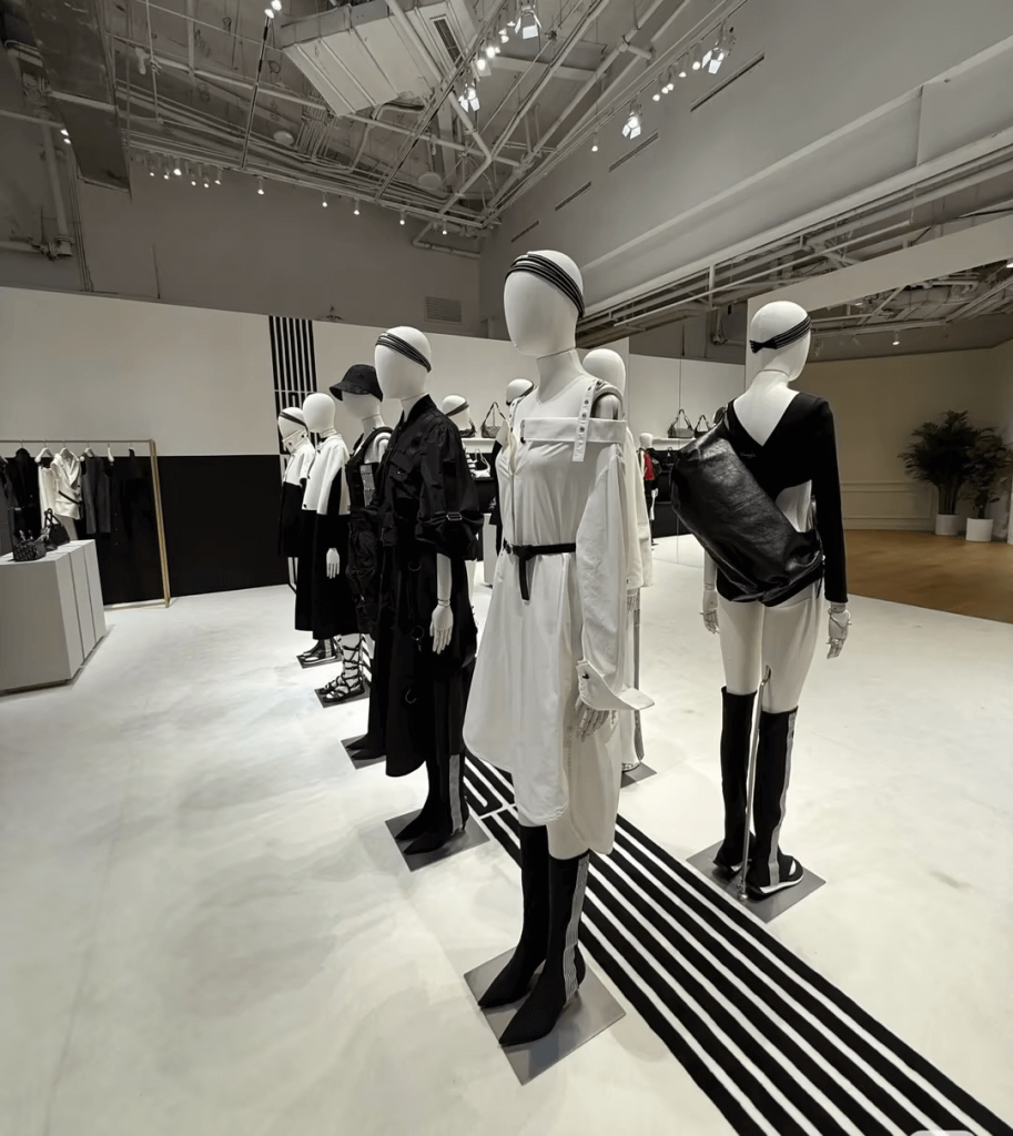 window display,store window display,store decoration, retail store display,creative solutions, retail brands, display stands