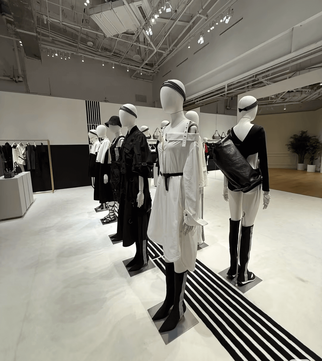 window display,store window display,store decoration, retail store display,creative solutions, retail brands, display stands