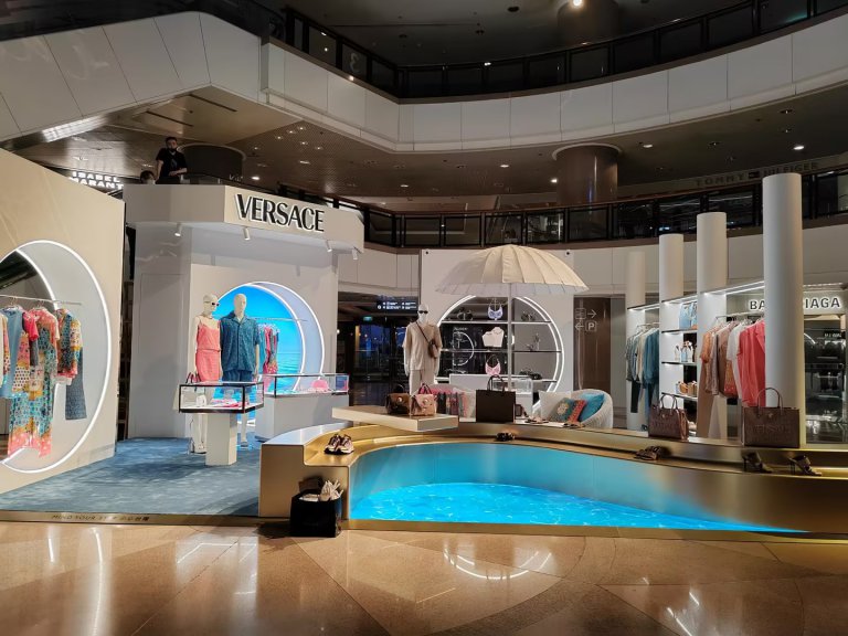 window display, store decoration, gold printing, silver printing, lenticular printing, advertising installation, creative solutions, retail brands, display stands, specialized printing