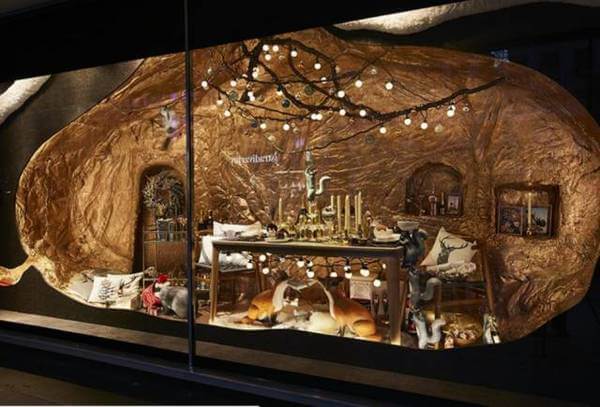 window display,store window display,store decoration, retail store display,creative solutions, retail brands, display stands