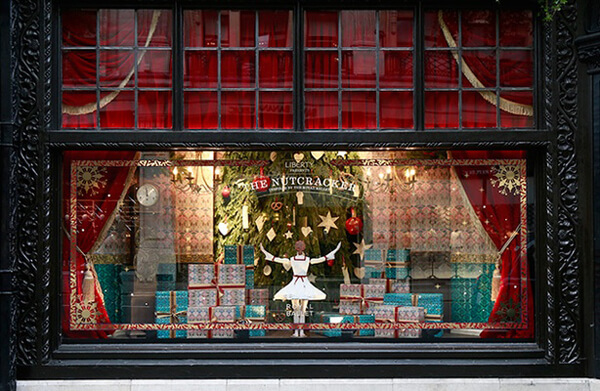 window display,store window display,store decoration, retail store display,creative solutions, retail brands, display stands
