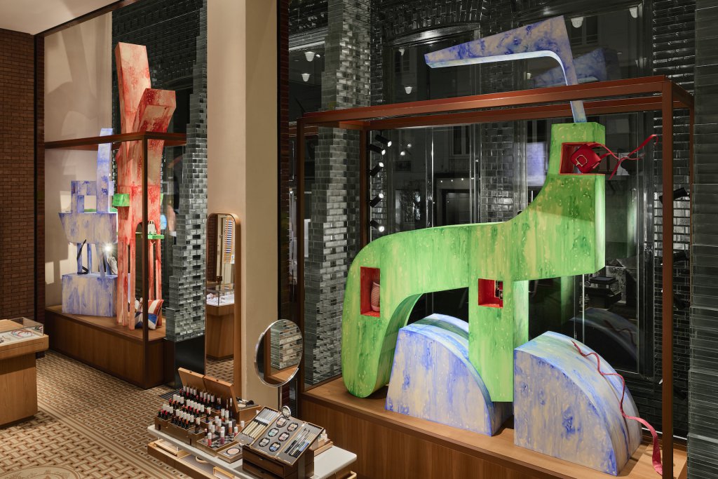 window display,store window display,store decoration, retail store display,creative solutions, retail brands, display stands