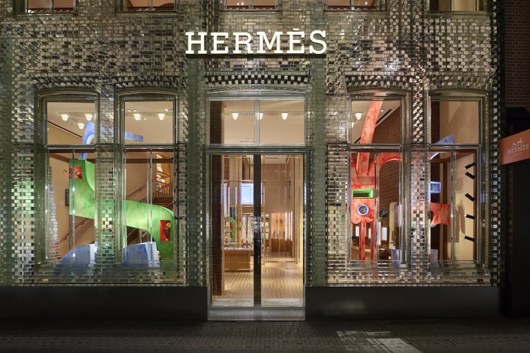 window display,store window display,store decoration, retail store display,creative solutions, retail brands, display stands